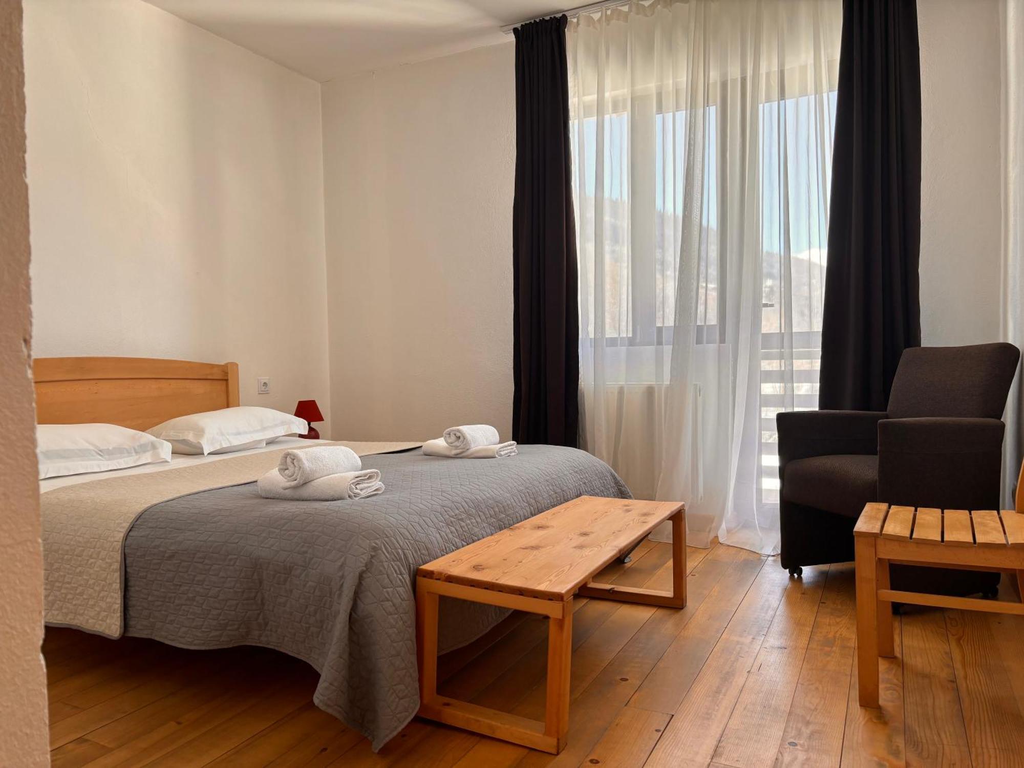 Beko'S Garden Inn Mestia Ngoại thất bức ảnh