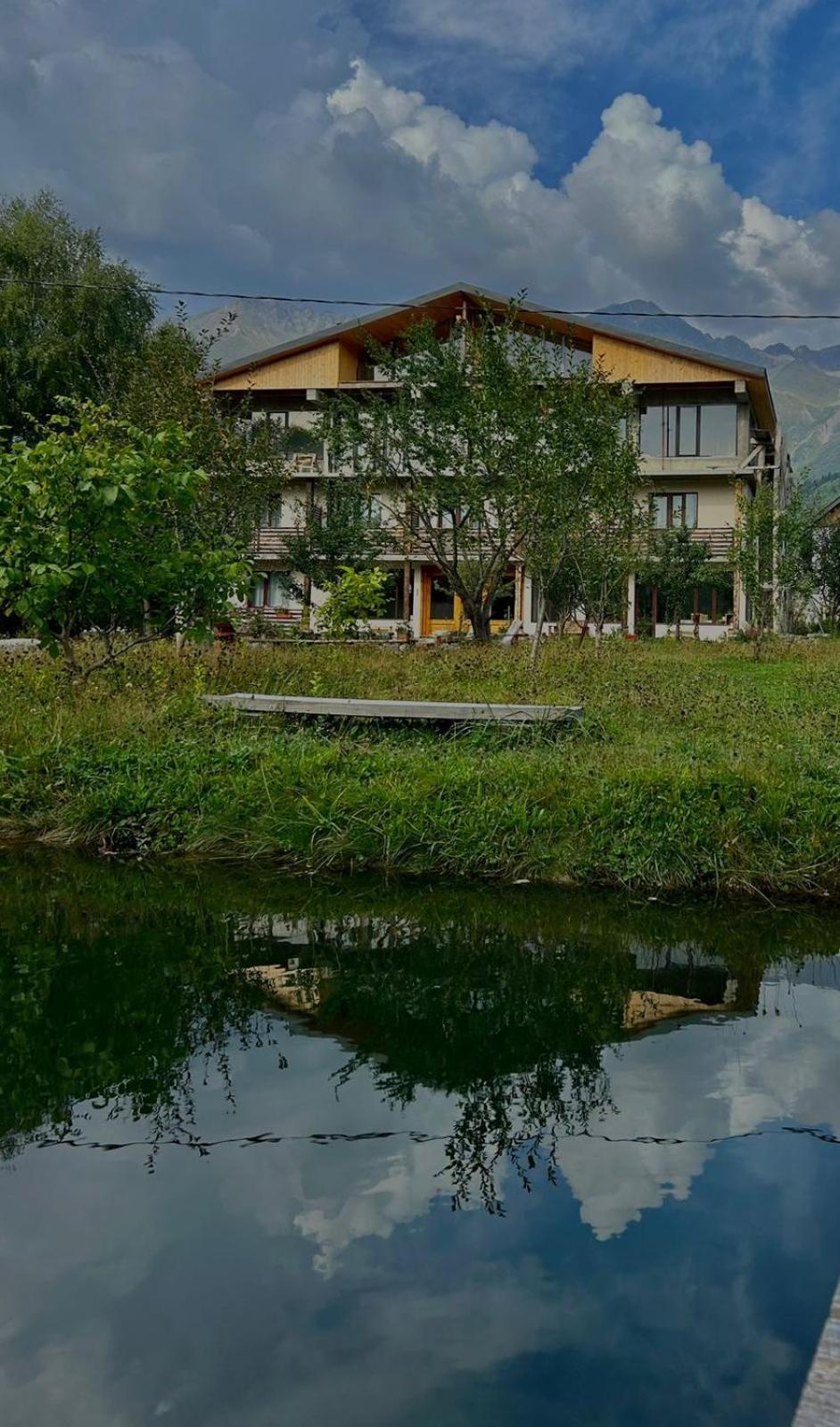 Beko'S Garden Inn Mestia Ngoại thất bức ảnh